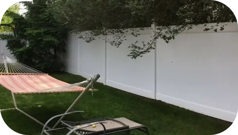 Photo of a clean vinyl fence